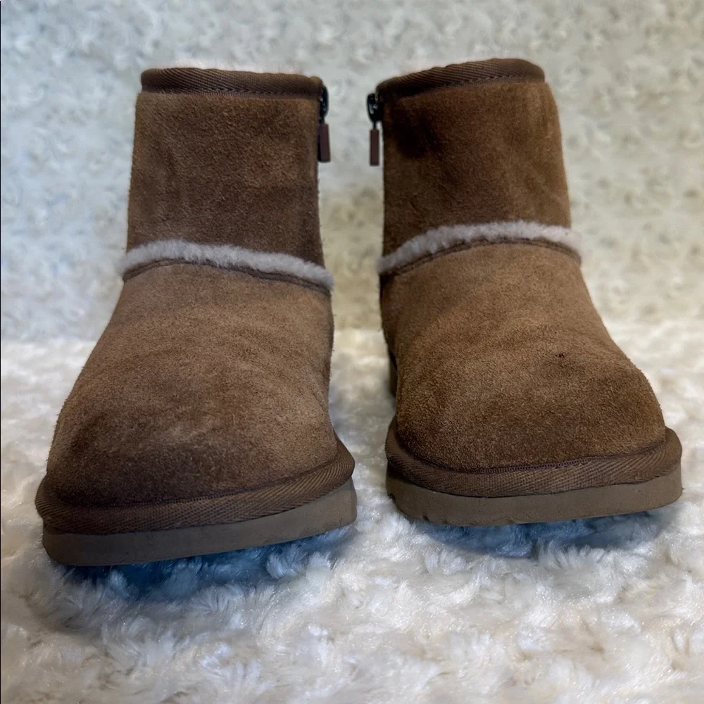 UGG tang short boots with zipper for big girl size 4